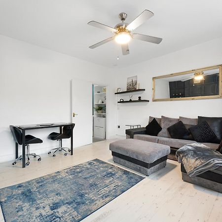 Spacious One Bedroom Private Flat In Brixton +Wifi ลอนดอน ภายนอก รูปภาพ