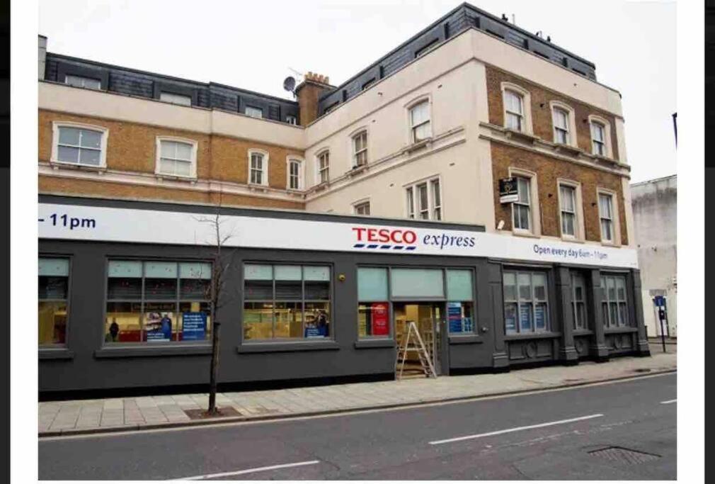 Spacious One Bedroom Private Flat In Brixton +Wifi ลอนดอน ภายนอก รูปภาพ