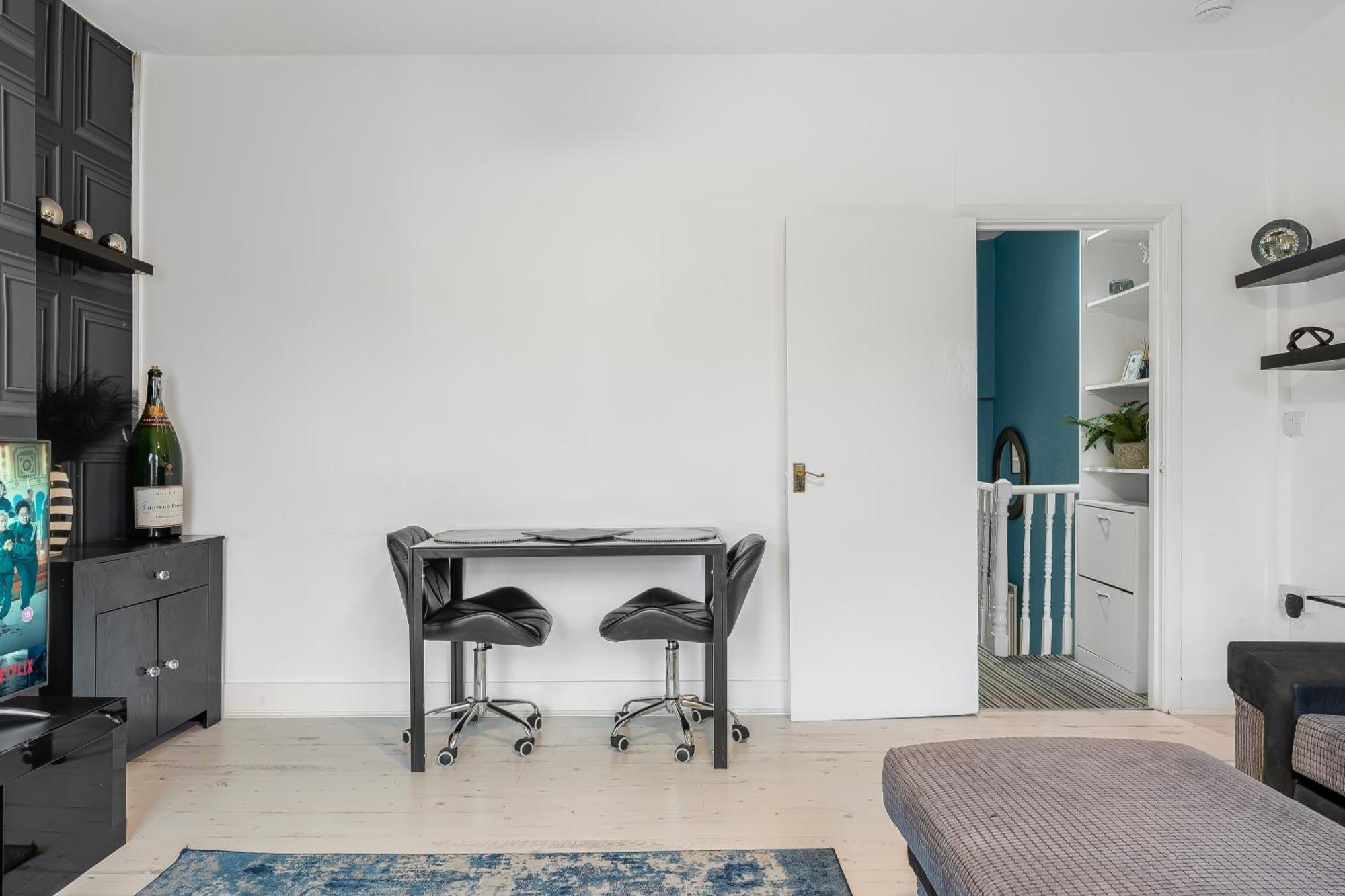 Spacious One Bedroom Private Flat In Brixton +Wifi ลอนดอน ภายนอก รูปภาพ