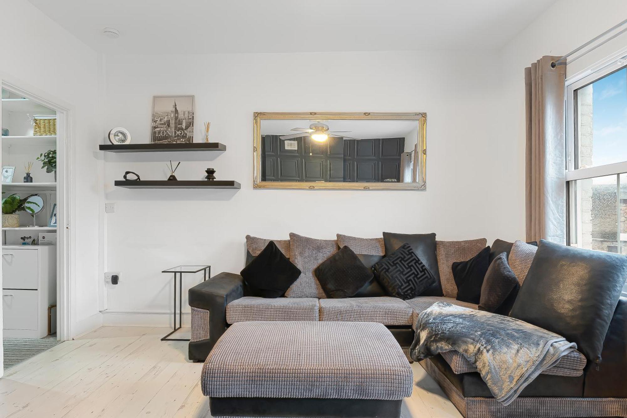 Spacious One Bedroom Private Flat In Brixton +Wifi ลอนดอน ภายนอก รูปภาพ